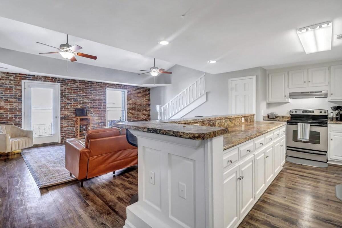 Eagle'S Landing Loft-Downtown Above Bull & Barrel Apartment Statesboro Exterior foto